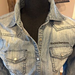Vintage Women’s HD denim snap front ..20 years old and in excellent shape